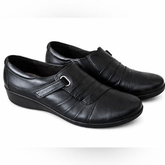 Clarks Shoes - Clarks Everlay Luna Black Leather Slip-On Loafers Size 7.5 Wide